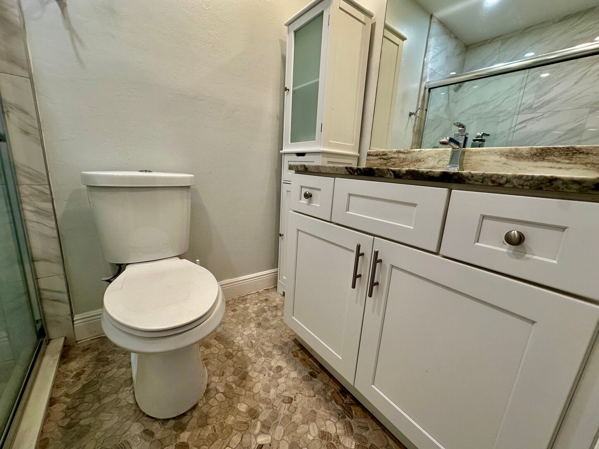 Building Photo - 6300 Royal Woods Dr