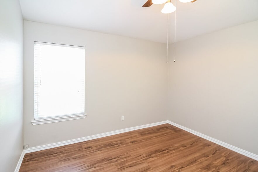Building Photo - 7917 Val Verde Dr