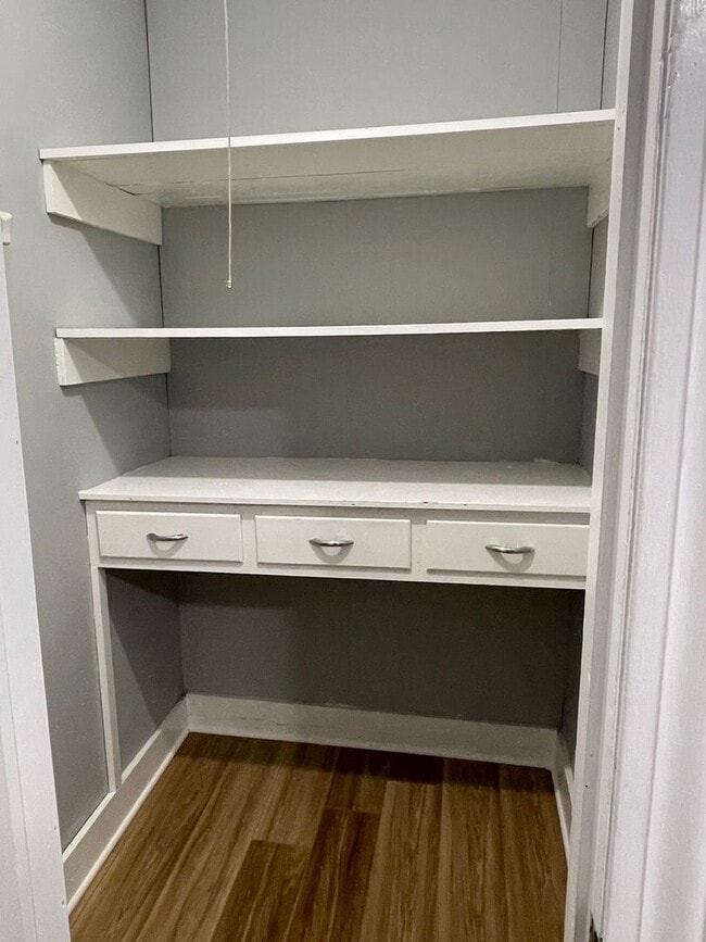 Building Photo - 740