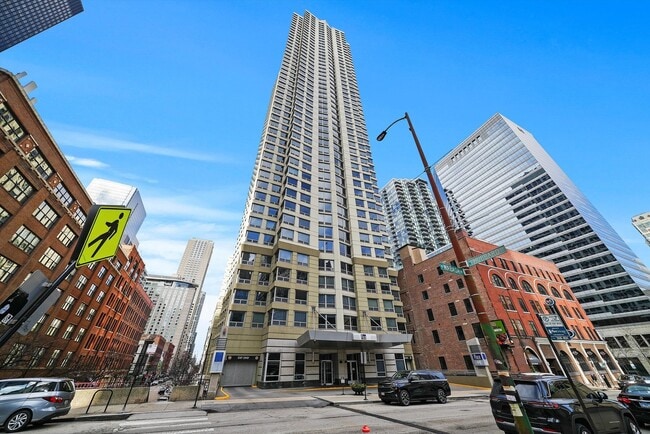 Primary Photo - 440 N Wabash Ave