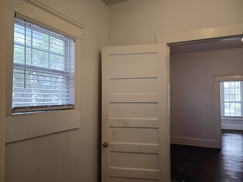 Building Photo - 1081 Arlington Ave SW