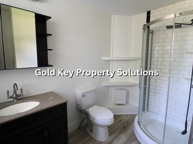 Building Photo - Nicely renovated 3 BR 1 BA House with Central Air (SECTION 8 APPROVED)