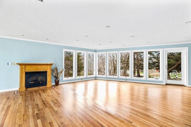 Building Photo - 328 East St