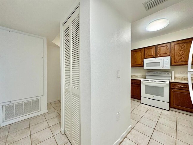 Building Photo - 5537 Sea Forest Dr