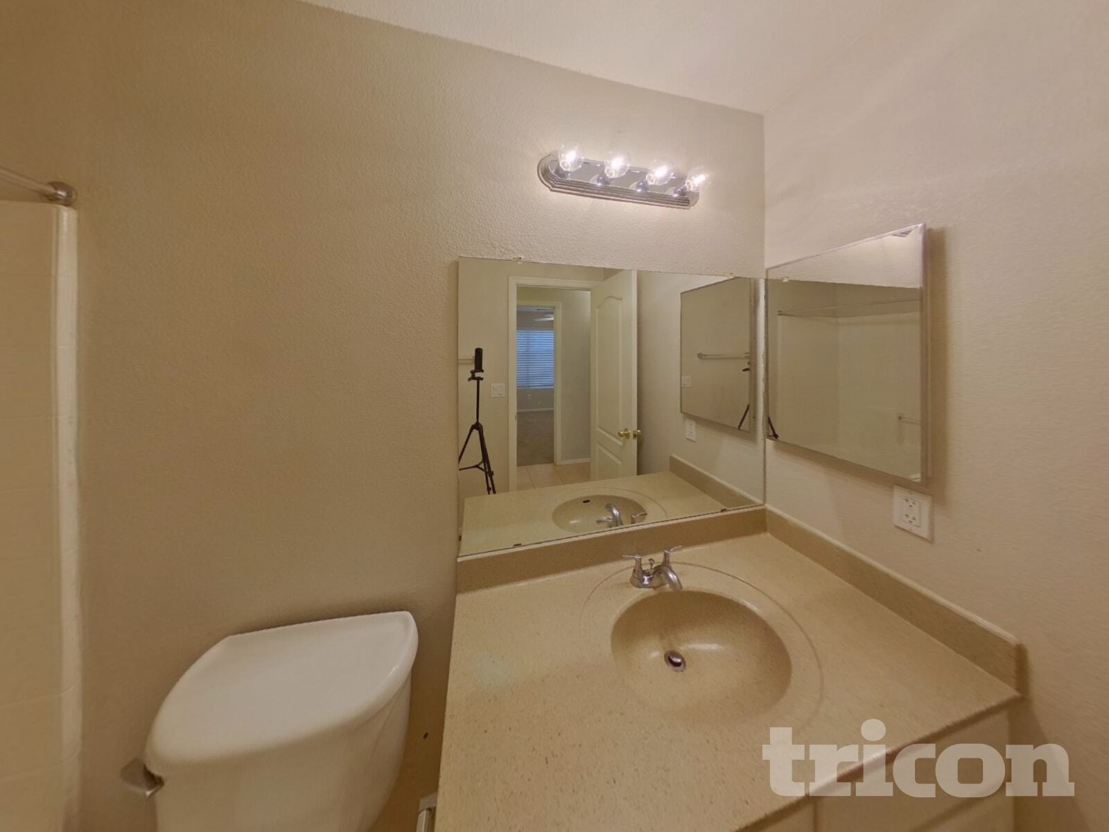 Building Photo - 1411 W Villa Theresa Dr