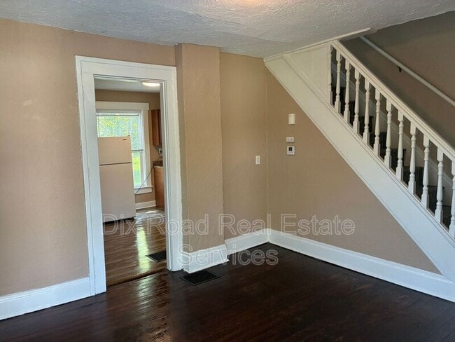 Building Photo - 2240 Lakeview Ave