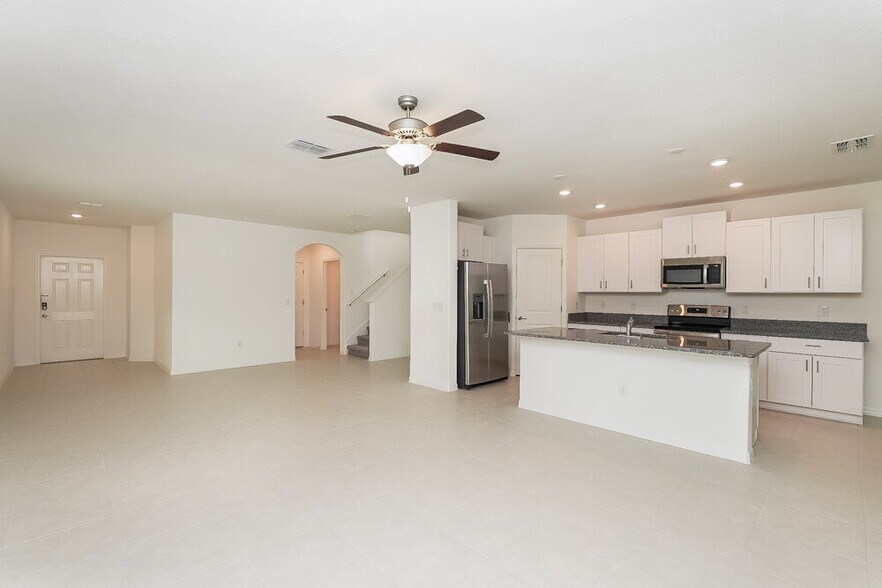 Building Photo - 7340 Spring Snowflake Ave