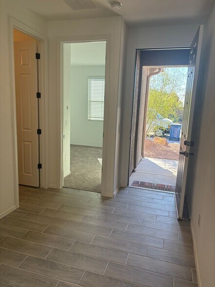 Building Photo - 21334 E Treasure Rd