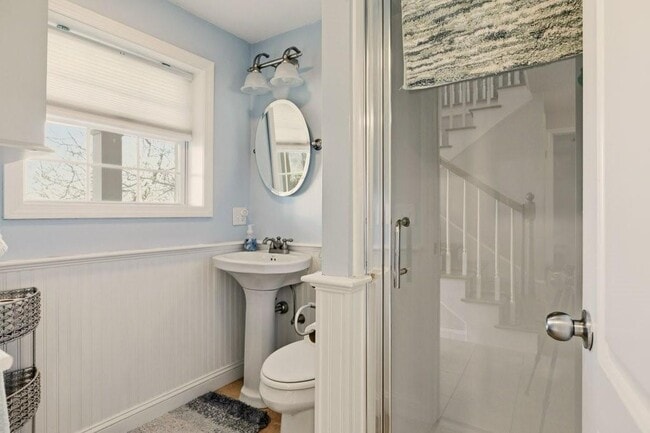 Building Photo - 5 Leland Point Dr