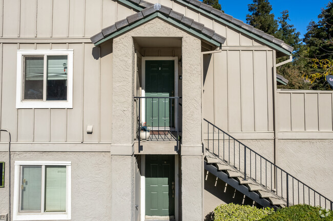 Building Photo - Lakeview Condominiums
