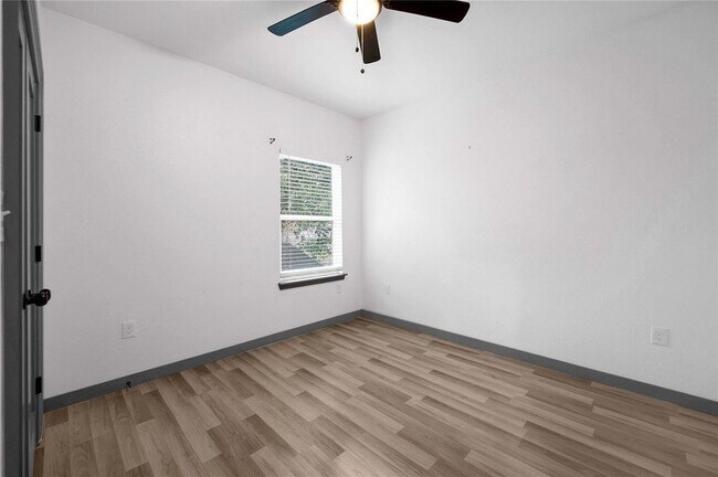Building Photo - 3625 Lydia St