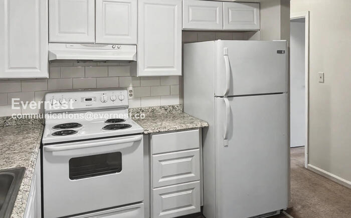 Building Photo - 1450 Slade Ave