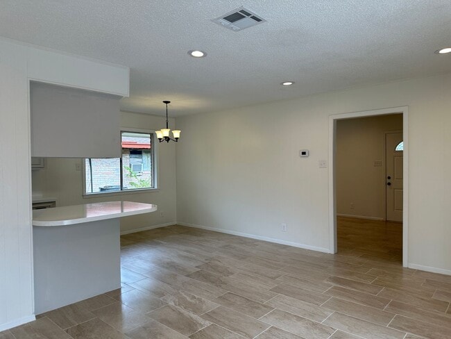 Building Photo - Renovated Portland Home