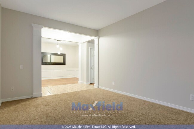 Building Photo - Beautiful 6BD, 3.5BTH, 3GAR Home in Cranberry Hills