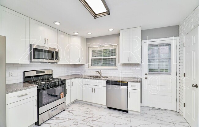 Building Photo - 2400 E Humes Ln