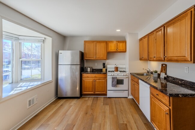 Building Photo - 8032 St Annes Ct