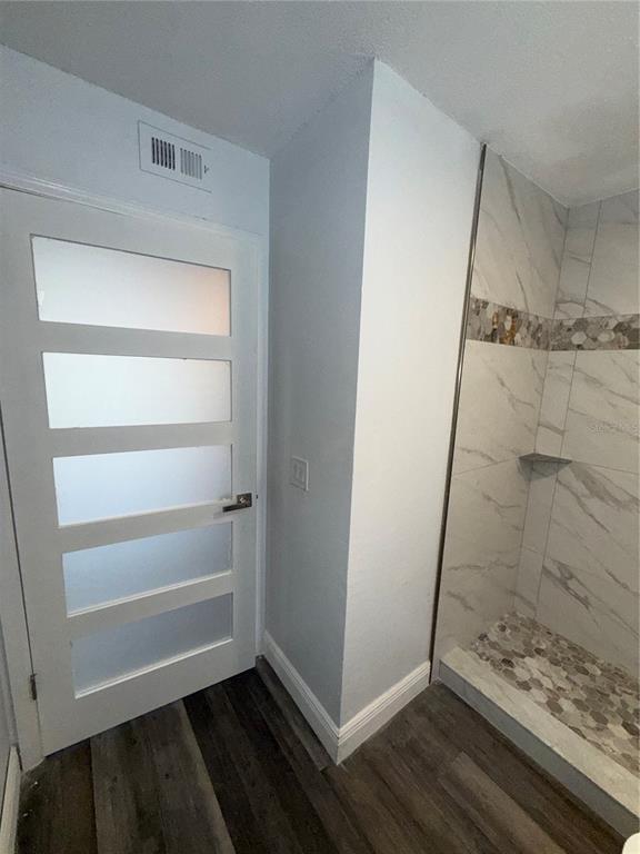 Building Photo - 9481 Highland Oak Dr