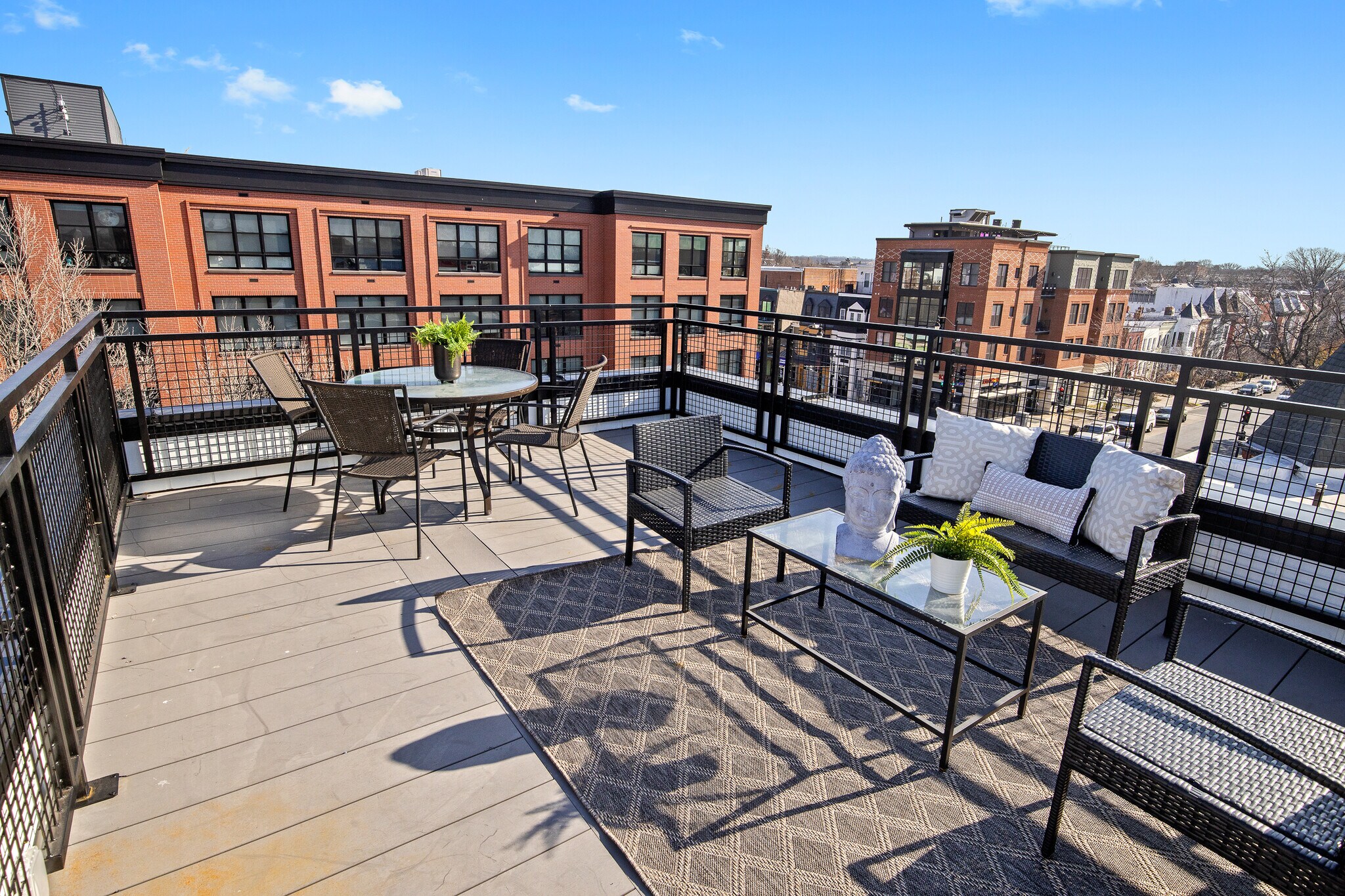 Roodtop deck - 808 13th St NE