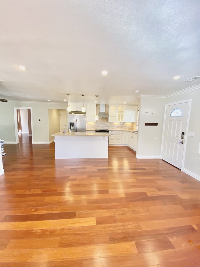 Building Photo - 622 Los Padres Blvd