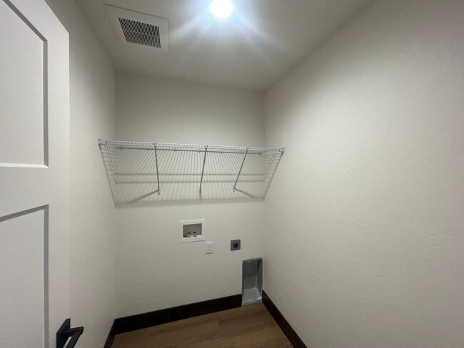 Building Photo - Newer Hayden Townhome