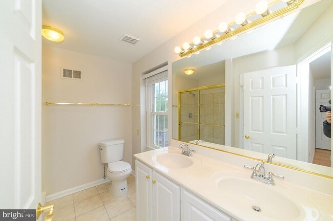 Building Photo - 8016 Merry Oaks Ln