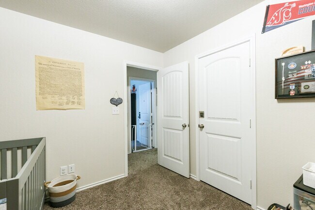 Building Photo - Wonderful 3 bed, 2 bath in Milwaukee Ridge!