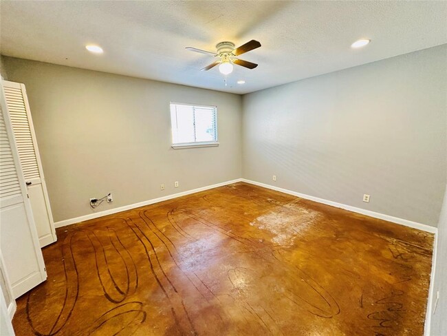 Building Photo - 3428 Willowrun Dr