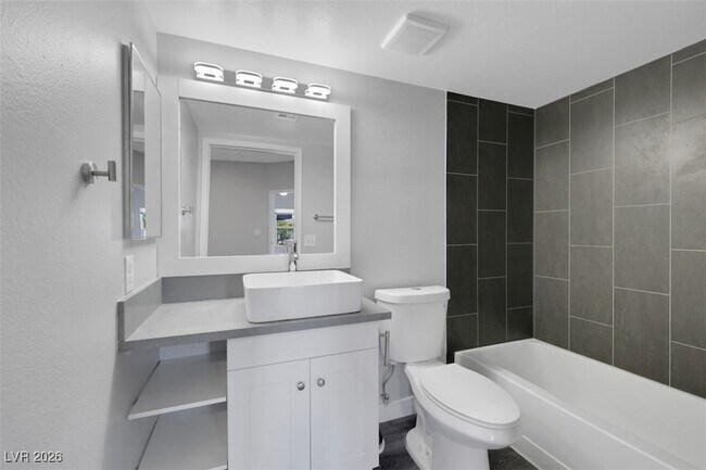 Building Photo - 7255 W Sunset Rd