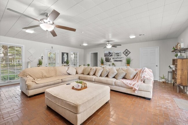 Building Photo - 1106 Oriole Ln