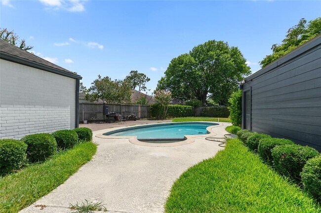 Building Photo - 1022 Arrow Hill Rd
