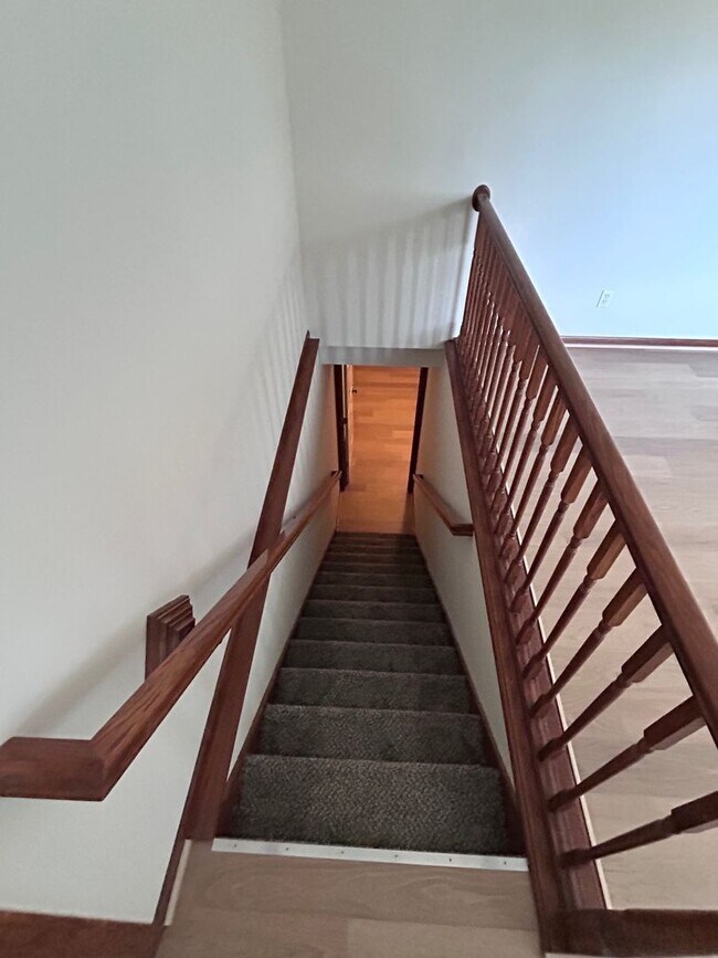 Building Photo - 963 Vos St