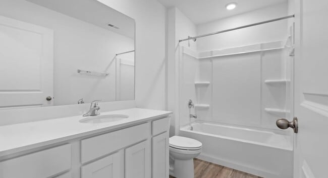 Building Photo - Beautiful 3 Bed Townhome with Amazing Amenities! 6 Month Lease