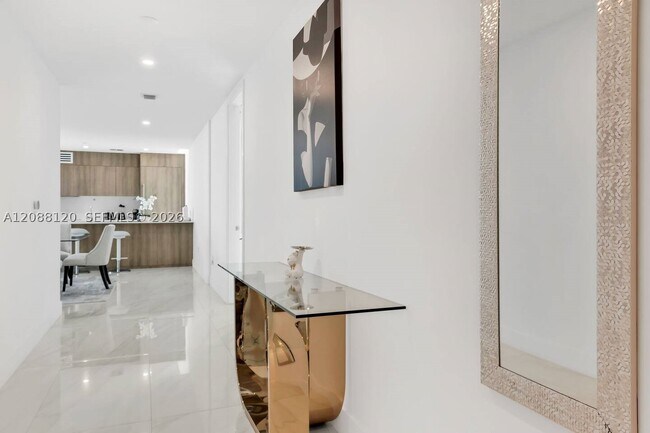 Building Photo - 17550 Collins Ave