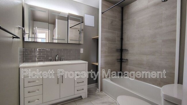 Building Photo - 1316 E Hope St