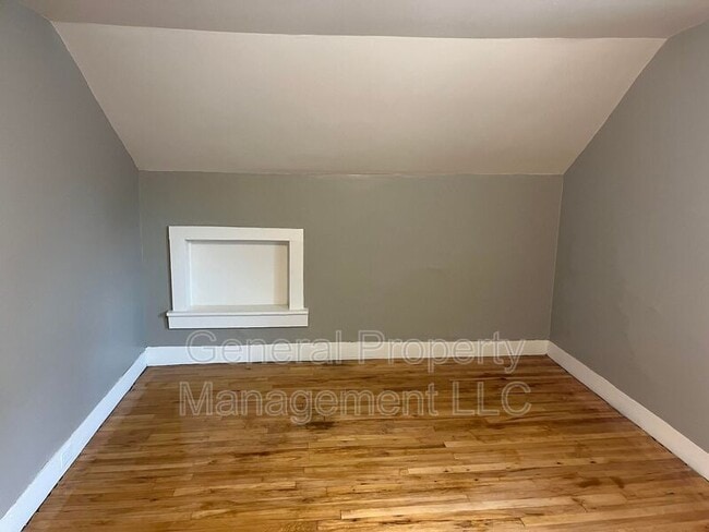 Building Photo - 4 bed 1.5 Bath near UWEC! Available June 1st