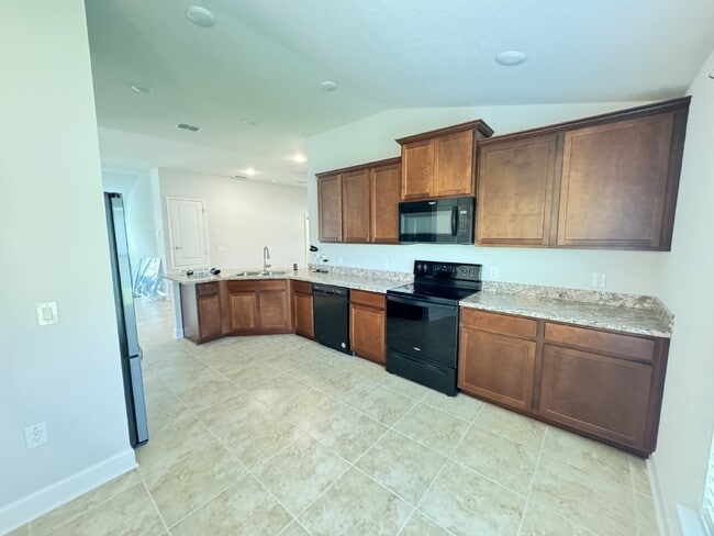 Building Photo - Coming Soon! Beautiful 4 Bedroom 2 Bathroom Single Family in Winter Haven Gated Community