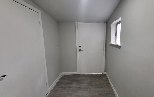 Building Photo - 131 N Hobart St