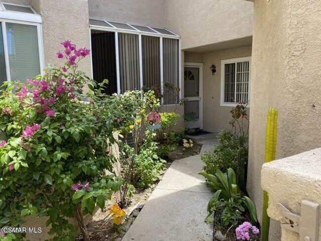 Building Photo - Located in beautiful Wood Ranch, this home...
