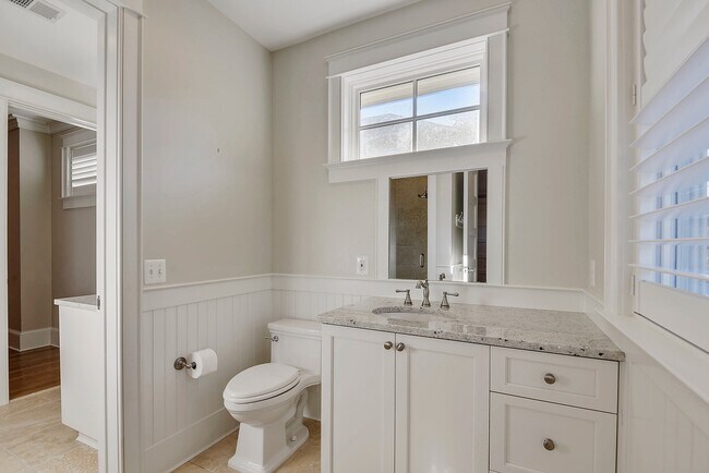 Building Photo - 5br Bethesda Home for Rent