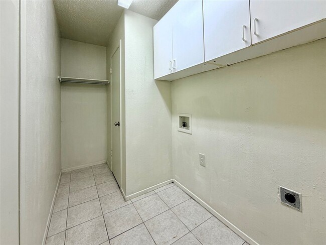 Building Photo - 504 Campbell Ln