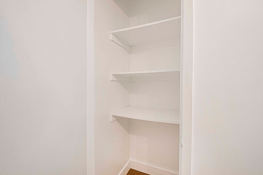 Building Photo - 8804 Belford Ave