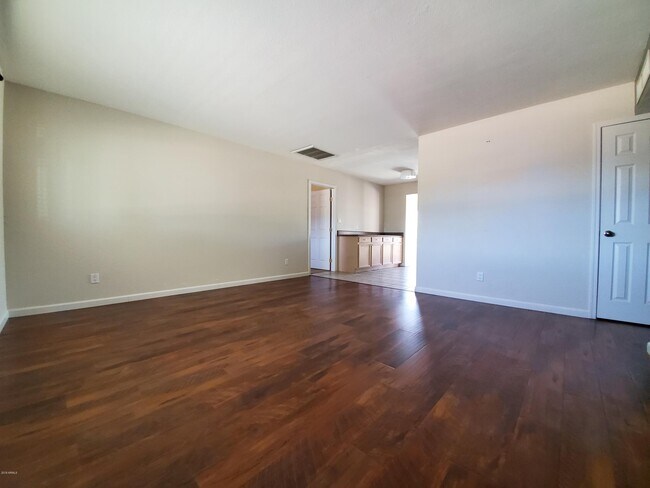 Building Photo - 8020 E Monte Vista Rd