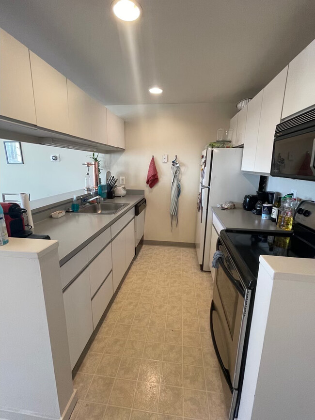 Kitchen - 2639 Boston St