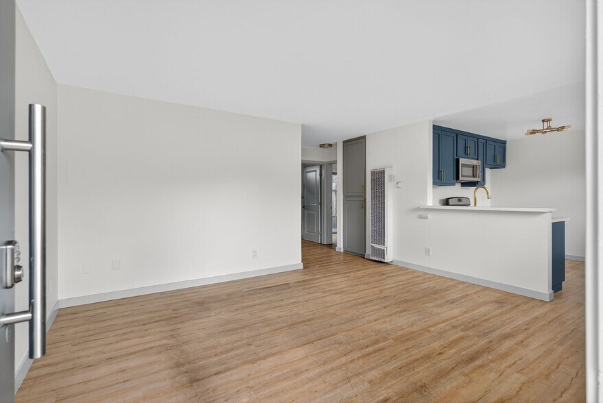 Primary Photo - 921 Alamitos Ave