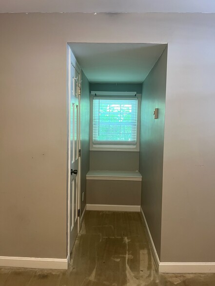 Building Photo - 1075 Woodland Ave