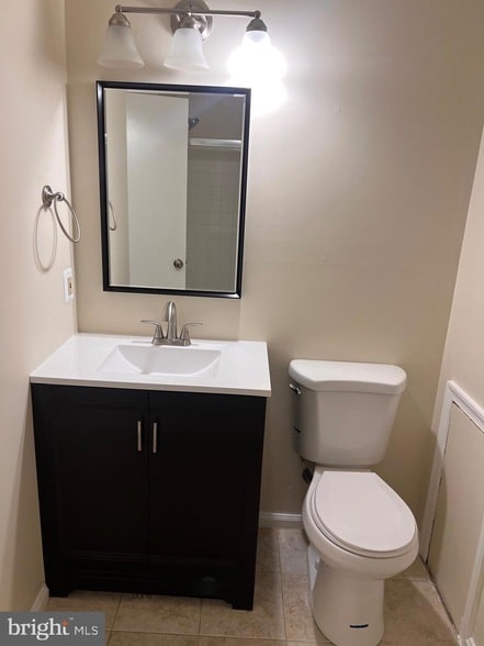 Building Photo - 13 Dinsdale Ct