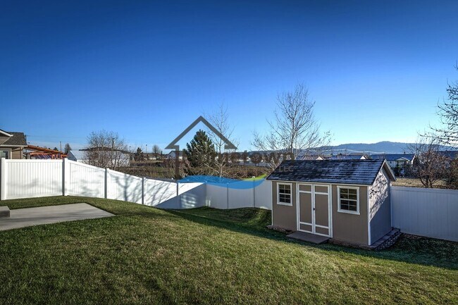 Building Photo - Spacious 4 bed 2.5 bath Home in Post Falls!