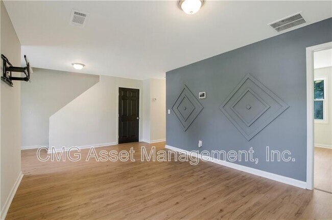 Building Photo - 551 Valley Hill Rd SE