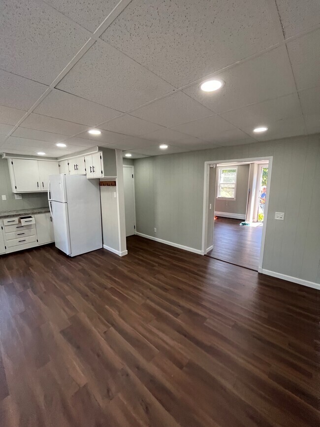 Building Photo - 215 Knight St