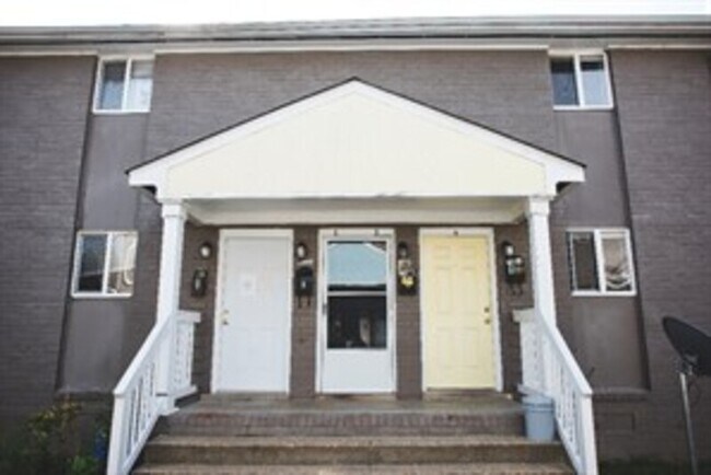 Building Photo - 1911 Lakeview Ave